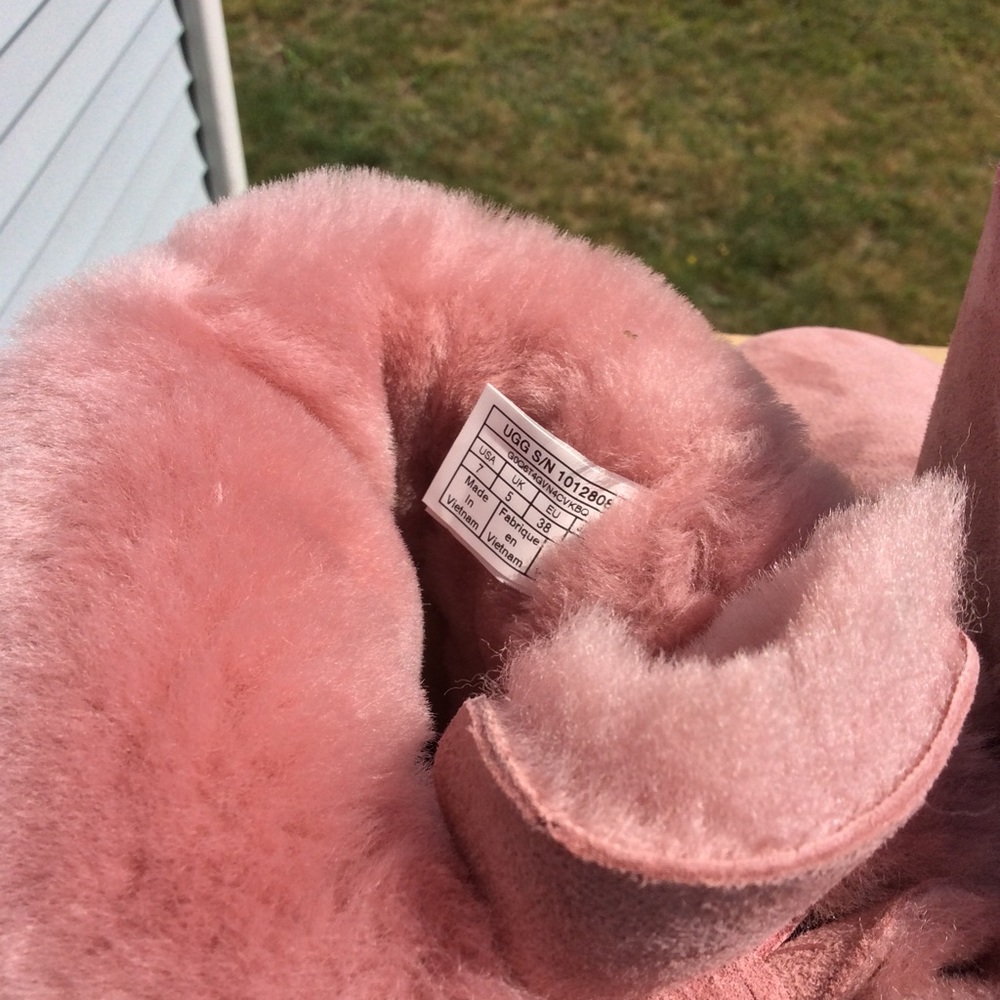 UGG NAVEAH BOOTS - Picture 6 of 6